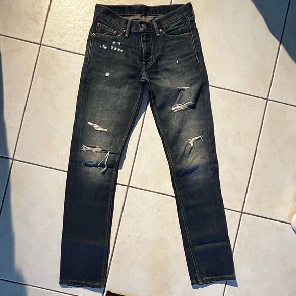Distressed Ripped Levi's Jeans - Picture 1 of 3